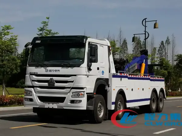 SINOTRUK 30T Rotator Wrecker for 70-Ton Rig Recovery